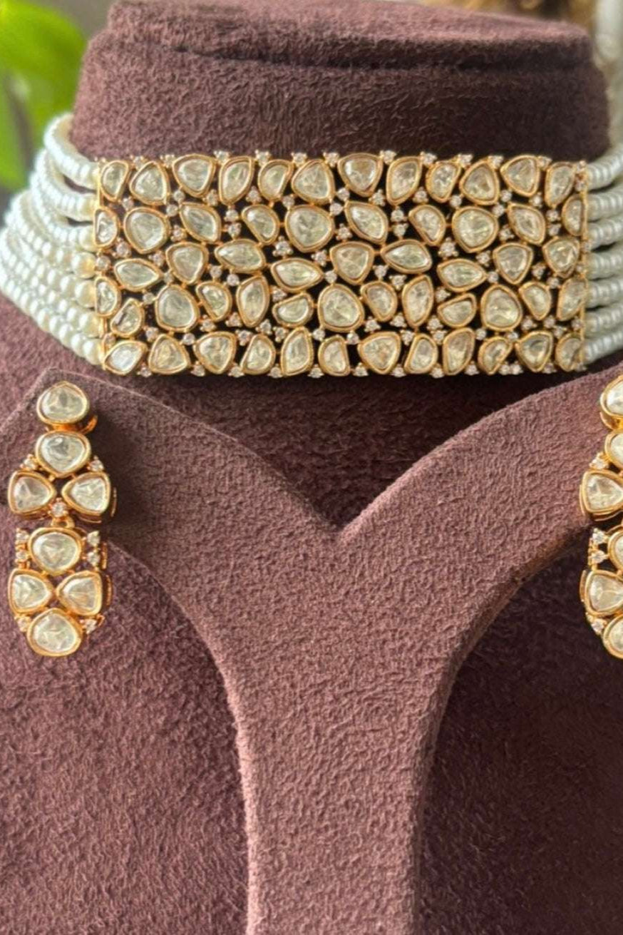 Elegant Pearl Kundan choker Necklace with matching Earrings